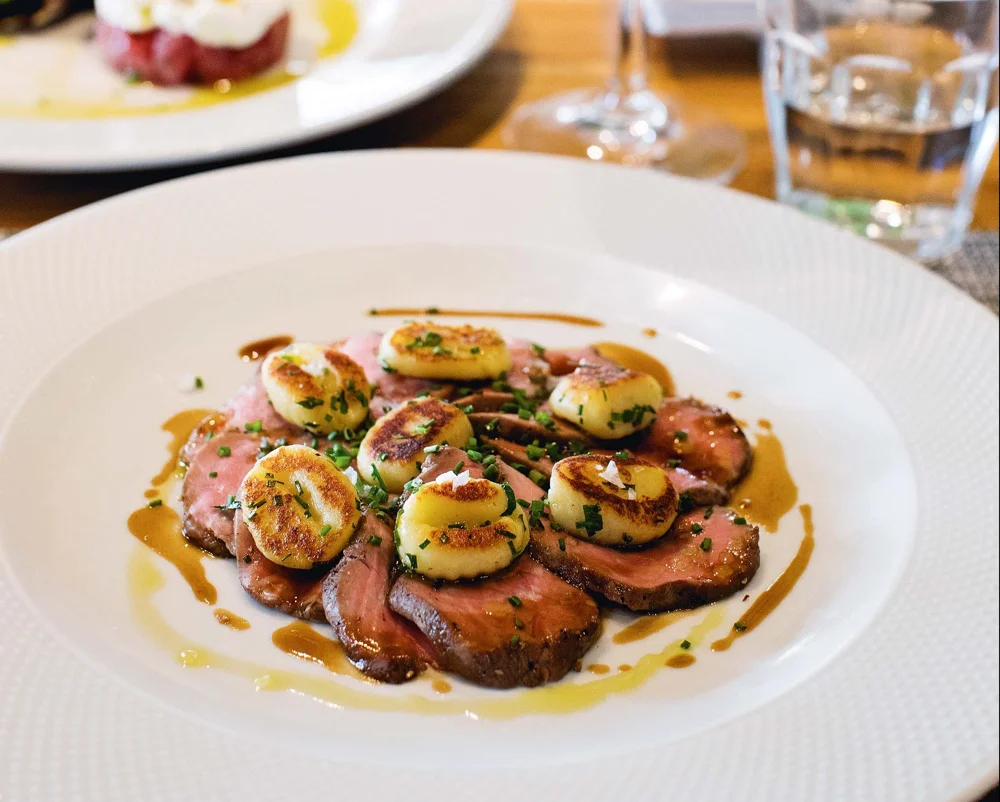 Tagliata de filé-mignon com nhoque do Mondo Gastronômico